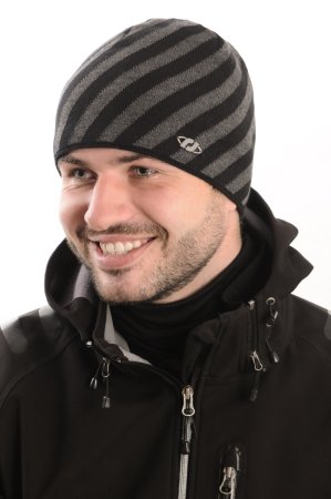 Černá pánská zimní pletená čepice s proužkou