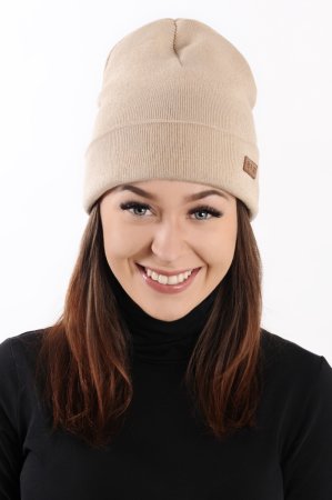 Prodloužená béžová dámská zimní pletená čepice