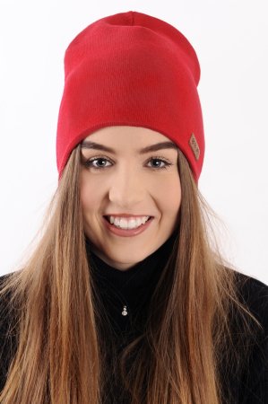 Prodloužená červená dámská zimní pletená čepice SM76