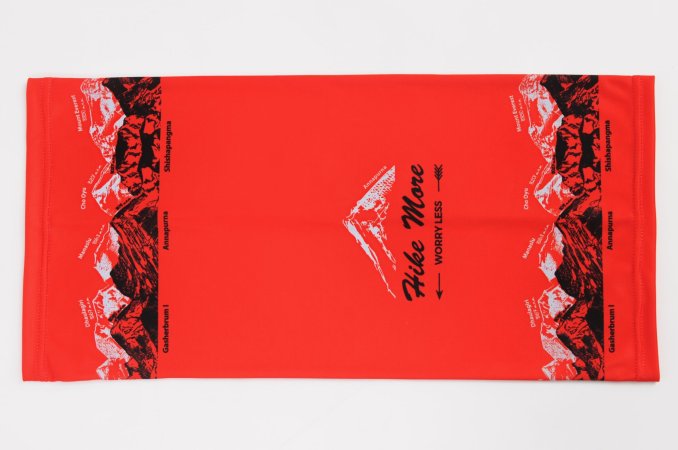 Červený multifunkční sportovní nákrčník-tubus s šedo-černým potiskem hor - SVĚTOVÉ OSMITICÍCOVKY